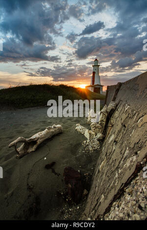 Bellissimo paesaggio marino del Plumb Point Lighthouse al tramonto/Sunrise Foto Stock