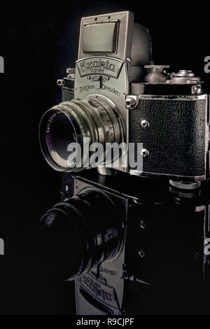 1989-primo SLR per pellicola 35mm è venuto nel 1936, le vacche Exakta-mumbai maharashtra india asia Foto Stock