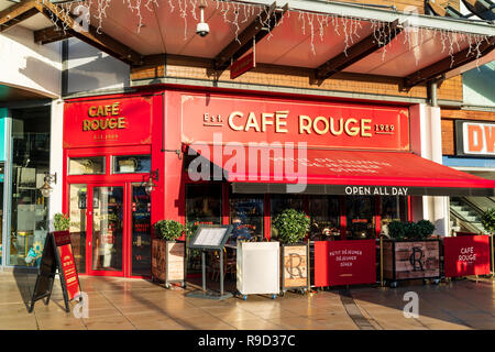 Westwood Cross Shopping Centre, Inghilterra. Cafe Rouge ingresso e diner anteriore. 'Aperto tutto il giorno" segno Foto Stock