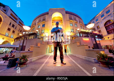 Statua di Nelson Mandela a Nelson Mandela Square, Johannesburg, Sud Africa. Foto Stock