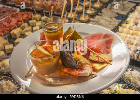 Jamón Ibérico (prosciutto iberico) è servita nel bar di tapas in Spagna. Foto Stock