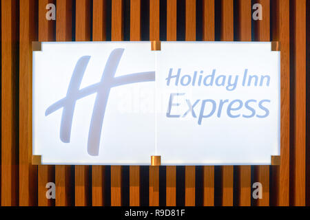 Mosca, Russia - circa agosto, 2018: Immagine ravvicinata di Holiday Inn Express segno. Holiday Inn Express è un hotel con prezzi medi catena entro la InterContin Foto Stock