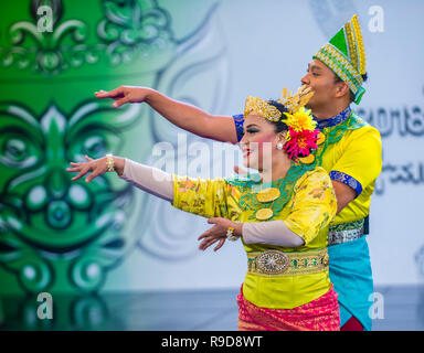 I ballerini dell'Anak seni asia Dance Groupe della Malesia si esibiscono al festival di Maskdance tenutosi ad Andong, Corea del Sud Foto Stock