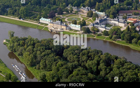 11.07.2006, Dresda, Sassonia, Germania - Luftbild von Schloss Pillnitz an der Elbe. 0Ux060711D326CAROEX.JPG [modello di rilascio: non applicabile, proprietà REL Foto Stock