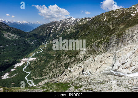 Alto Vallese paesaggio visto dal ghiacciaio del Rodano, la sorgente del fiume Rodano, Svizzera Foto Stock