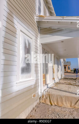 Incompiuta multipiano home viwed in una giornata di sole Foto Stock