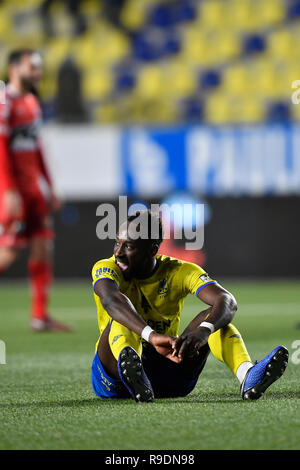 Sint Truiden, Belgio. 22 Dic, 2018. SINT TRUIDEN, Belgio - 22 dicembre : Yohan Boli in avanti di Sint-Truiden guarda sconsolato durante la Jupiler Pro League Match Day 20 tra STVV e KV Kortrijk su dicembre 22, 2018 in Sint Truiden, Belgio . ( Foto da Johan Eyckens/Isosport) Credito: Pro scatti/Alamy Live News Foto Stock