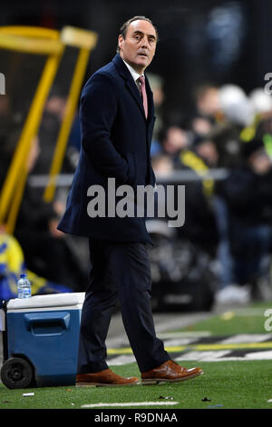 Sint Truiden, Belgio. 22 Dic, 2018. SINT TRUIDEN, Belgio - 22 dicembre : Yves Vanderhaeghe, allenatore di Kv Kortrijk reagisce durante la Jupiler Pro League Match Day 20 tra STVV e KV Kortrijk su dicembre 22, 2018 in Sint Truiden, Belgio . ( Foto da Johan Eyckens/Isosport) Credito: Pro scatti/Alamy Live News Foto Stock