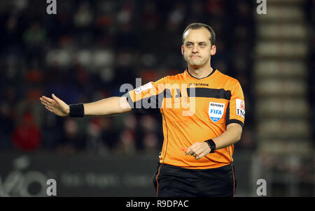 Mouscron, Belgio. 22 Dic, 2018. MOUSCRON, Belgio - 22 dicembre : arbitro Alexandre Boucaut durante la Jupiler Pro League Match Day 20 tra Royal Excel Mouscron e RSC Anderlecht sul dicembre 22, 2018 a Mouscron, Belgio. (Foto di Vincent Van Doornick/Isosport) Credito: Pro scatti/Alamy Live News Foto Stock