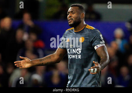 Londra, Regno Unito. 22 Dic, 2018. Wes Morgan di Leicester City guarda a. Premier League, Chelsea v Leicester City a Stamford Bridge di Londra sabato 22 dicembre 2018. Questa immagine può essere utilizzata solo per scopi editoriali. Solo uso editoriale, è richiesta una licenza per uso commerciale. Nessun uso in scommesse, giochi o un singolo giocatore/club/league pubblicazioni. pic da Steffan Bowen/ Credito: Andrew Orchard fotografia sportiva/Alamy Live News Foto Stock