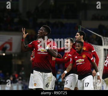 Cardiff, Regno Unito. 22 Dic, 2018. Paul Pogba del Manchester United (l) celebra dopo Jesse Lingard del Manchester Utd punteggi le sue squadre obiettivo 5a. Premier League, Cardiff City v Manchester Utd al Cardiff City Stadium sabato 22 dicembre 2018. Questa immagine può essere utilizzata solo per scopi editoriali. Solo uso editoriale, è richiesta una licenza per uso commerciale. Nessun uso in scommesse, giochi o un singolo giocatore/club/league pubblicazioni. pic da Andrew Orchard/Andrew Orchard fotografia sportiva/Alamy Live news Credito: Andrew Orchard fotografia sportiva/Alamy Live News Foto Stock