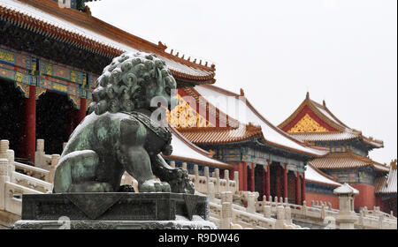 Pechino, Cina. 23 Dic, 2018. Questo file non datata foto mostra la vista del Palace Museum di neve a Pechino Capitale della Cina. Credito: Il Museo del Palazzo/Xinhua/Alamy Live News Foto Stock