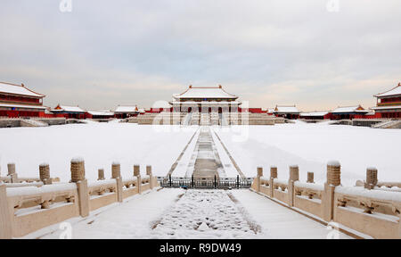 Pechino, Cina. 23 Dic, 2018. Questo file non datata foto mostra la vista del Palazzo Museo dopo la neve a Pechino Capitale della Cina. Credito: Il Museo del Palazzo/Xinhua/Alamy Live News Foto Stock