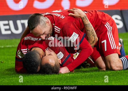 Francoforte, Germania. 22 Dic, 2018. RAFINHA (FCB 13) celebra il suo obiettivo per, felice, ridere, 0-3 Eintracht FRANKFURT - FC Bayern Munich - DFL REGOLAMENTI VIETANO QUALSIASI USO DI FOTOGRAFIE come sequenze di immagini e/o quasi-VIDEO - 1.della Lega calcio tedesca, Monaco di Baviera, Dicembre 22, 2018 stagione 2018/2019, giornata 17, FCB, München, Credito: Peter Schatz/Alamy Live News Foto Stock