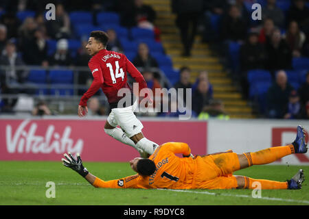 Cardiff, Regno Unito. 22 Dic, 2018. Jesse Lingard del Manchester United festeggia dopo segna i suoi team obiettivo 5a. Premier League, Cardiff City v Manchester Utd al Cardiff City Stadium sabato 22 dicembre 2018. Questa immagine può essere utilizzata solo per scopi editoriali. Solo uso editoriale, è richiesta una licenza per uso commerciale. Nessun uso in scommesse, giochi o un singolo giocatore/club/league pubblicazioni. pic da Andrew Orchard/Andrew Orchard fotografia sportiva/Alamy Live news Credito: Andrew Orchard fotografia sportiva/Alamy Live News Foto Stock