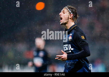 Emmen, Paesi Bassi. 23 Dic, 2018. EMMEN - 23-12-2018, Emmen Stadium , olandese Eredivisie calcio stagione 2018 / 2019 . Willem II giocatore Fran Sol celebrare durante il gioco Emmen - Willem II . Credito: Pro scatti/Alamy Live News Foto Stock