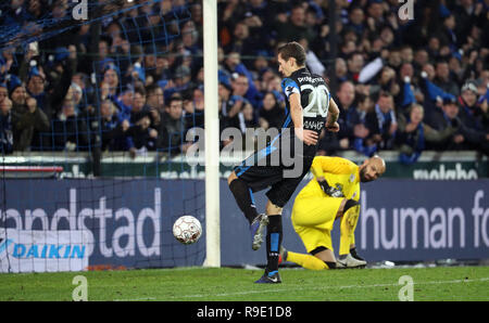 Bruges, Belgio. Il 23 dicembre 2018. Hans Vanaken del Club Brugge punteggi un obiettivo durante la Jupiler Pro League Match Day 20 tra il Club Brugge e Royal Antwerp Fc sul dicembre 23, 2018 a Bruges, Belgio. (Foto di Vincent Van Doornick/Isosport) Credito: Pro scatti/Alamy Live News Foto Stock