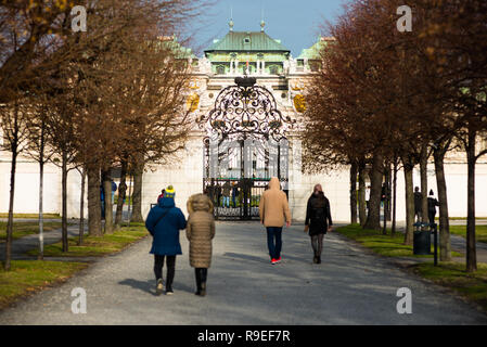 Parte superiore del Palazzo Belvedere. Il Belvedere è un palazzo in stile barocco complesso costruito dal Principe Eugenio di Savoia nel terzo distretto di Vienna. Austria. Foto Stock