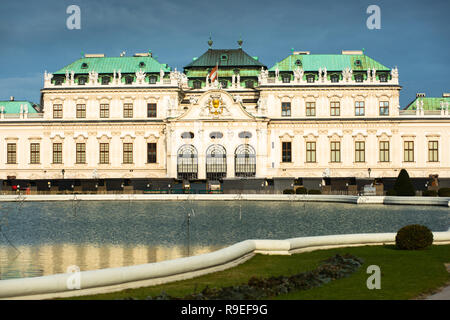 Parte superiore del Palazzo Belvedere. Il Belvedere è un palazzo in stile barocco complesso costruito dal Principe Eugenio di Savoia nel terzo distretto di Vienna. Austria. Foto Stock