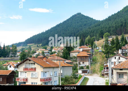 Paesaggio di ravnogor , un tradizionale villaggio in Bulgaria. Foto Stock