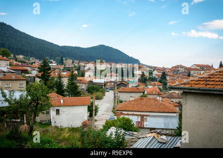 Paesaggio di ravnogor , un tradizionale villaggio in Bulgaria. Foto Stock