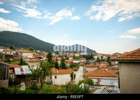 Paesaggio di ravnogor , un tradizionale villaggio in Bulgaria. Foto Stock