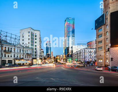 Kiev, Ucraina, 3 agosto del 2018. Auto Drive su Baseina street Foto Stock