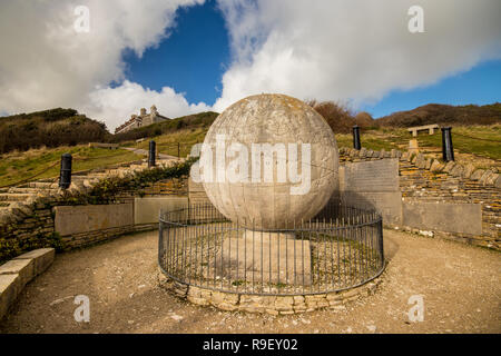 Il grande globo, Durlston Country Park, Swanage, Dorset, Regno Unito Foto Stock