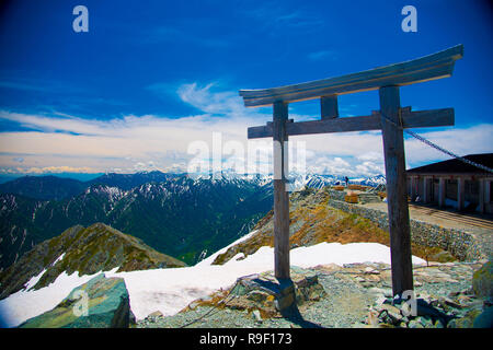Oyama santuario di Tateyama montagne, Giappone. Oyama Santuario è il più alto santuario situato in Giappone. Foto Stock