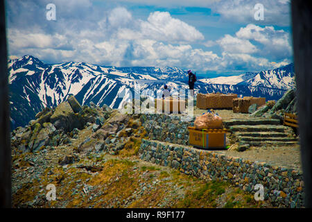 Oyama santuario di Tateyama montagne, Giappone. Oyama Santuario è il più alto santuario situato in Giappone. Foto Stock