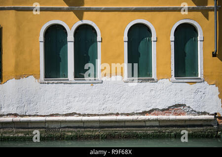 Venezia tipiche di windows e architettura Foto Stock