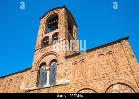 Torre Campanaria di Nostra Signora di Ljevis, una chiesa ortodossa serba, sito Patrimonio Mondiale dell'UNESCO, Prizren, Kosovo Foto Stock
