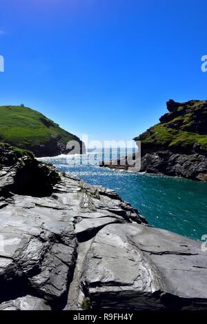 Boscastle Harbour ingresso,Cornwall,l'Inghilterra,UK Foto Stock