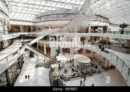 Interno della nuova sezione di lusso di Dubai Mall Fashion Avenue , il centro di Dubai, Emirati Arabi Uniti Foto Stock