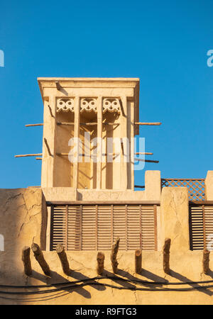 Nuovo Al Seef distretto culturale, costruito con architettura tradizionale e design, dal Creek waterside in Dubai Emirati Arabi Uniti Foto Stock
