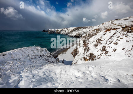 Kynance Cove; nella neve; Cornovaglia; Regno Unito Foto Stock