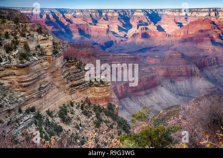 Sunrise lungo il bordo del Parco Nazionale del Grand Canyon, Arizona. Foto Stock