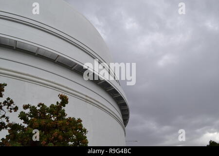 Una sorprendentemente thundery, pomeriggio piovoso nello storico Palomar Mountain Observatory, California, San Diego County. Luglio 2018. La struttura è a 6.000 ft Foto Stock