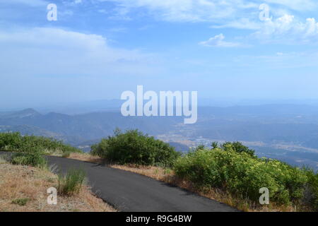 La vista a sud di San Diego County, da Boucher Hill Lookout post, Palomar Mountain State Park, California Foto Stock