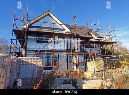 Casa unifamiliare in costruzione, ponteggi, Eskbank, Dalkeith, Midlothian, nei pressi di Edimburgo, Scozia, Regno Unito Foto Stock