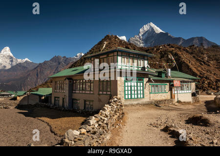 Il Nepal, il Campo Base Everest Trek, Khumjung, inverno, Amadablam Guest House alla fine della stagione turistica Foto Stock