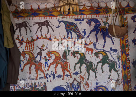 26-Nov-2006 tribù Rathwa Pithora della pittura , Champaner , Pawagadh , distretto di Panchmahal Gujarat , India Foto Stock