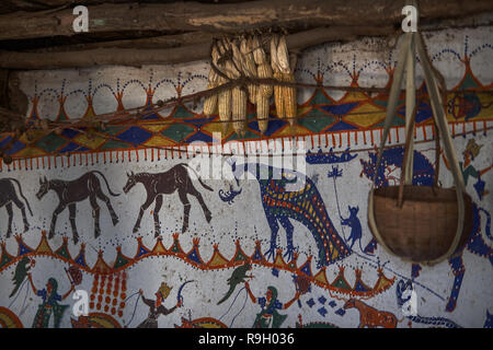 26-Nov-2006 tribù Rathwa Pithora della pittura , Champaner , Pawagadh , distretto di Panchmahal Gujarat , India Foto Stock