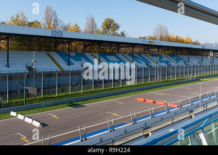 Il suo giro di tribune del famoso circuito di Monza, Italia Foto Stock