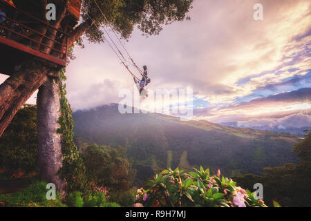 Swing alla fine del mondo Columpio fin del mundo Ecuador Baños de Agua Santa Foto Stock