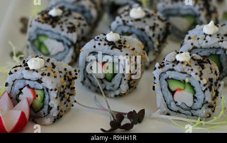 Il cibo giapponese sushi California rotoli Foto Stock