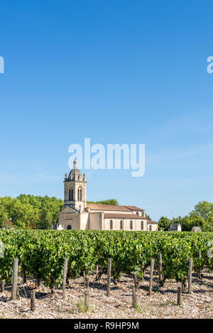 La chiesa e il vigneto di Margaux, nel Medoc, Francia, tra Bordeaux e Arcachon Foto Stock