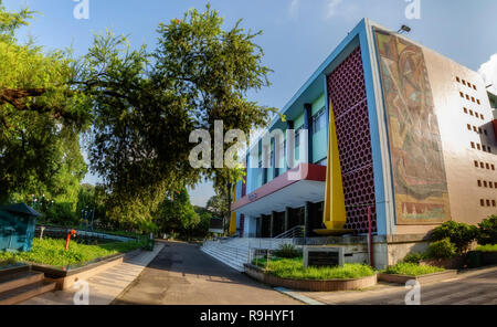 Rabindra Sadan - un edificio storico e culturale della città un punto di riferimento a Kolkata denominata dopo il poeta indiano e premio Nobel Rabindranath Tagore Foto Stock