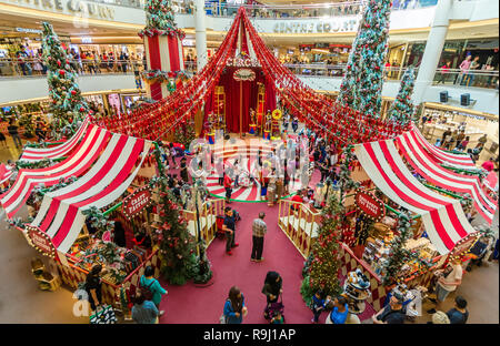 Kuala Lumpur, Malesia - Dicembre 25,2018 : Circus decorazione di Natale in Mid Valley Megamall. Le persone possono vedere esplorare e negozi intorno a esso. Foto Stock
