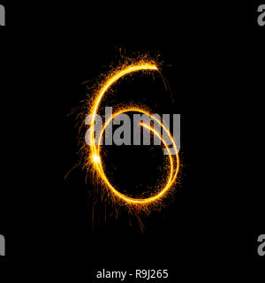 I numeri da 0 a 9 creato utilizzando un sparkler isolati su sfondo nero Foto Stock